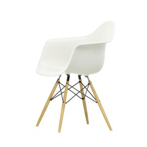Vitra Eames Plastic Chair DAW, Gestell Ahorn gelblich